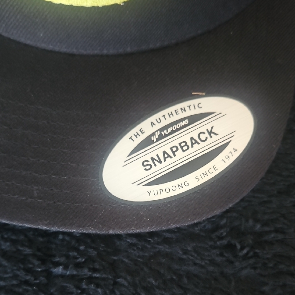 Design: Embroidered yellow "7D" Sevendust logo Hat - Picture 2 of 6
